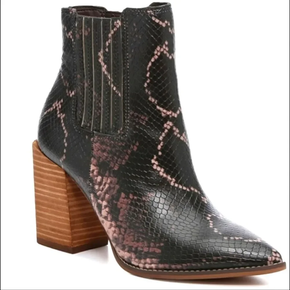 Ladies SNAKE SKIN MULTICOLOR BEAUTIFUL LADIES BOOTS SZ 6